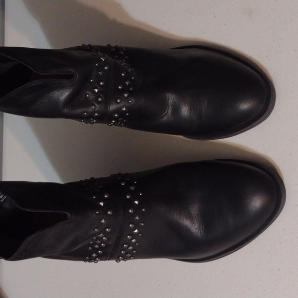 Lucky Brand leather Bootie with Metal Stud Accents size9 - Picture 1 of 15